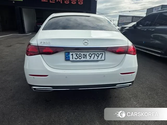 Mercedes-Benz E-Class W214 2024 Белый из Кореи, фото 3