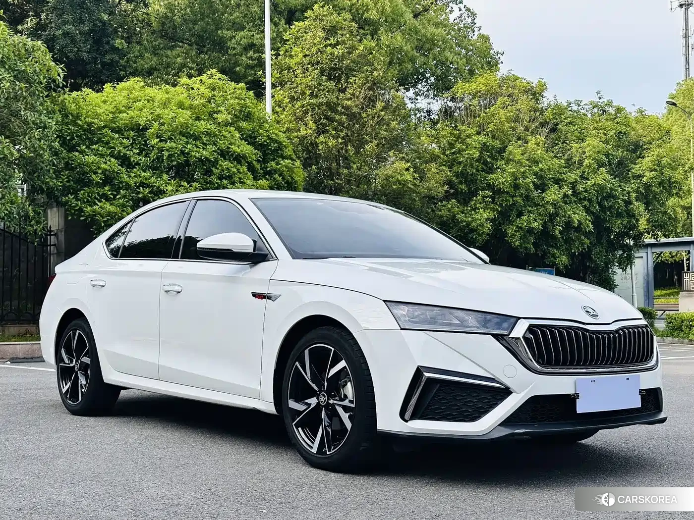 Skoda Octavia 2023 Белый из Китая, фото 6