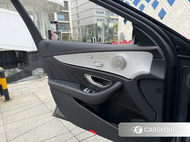 Mercedes-Benz E-class AMG id 4320682 из Китая 7