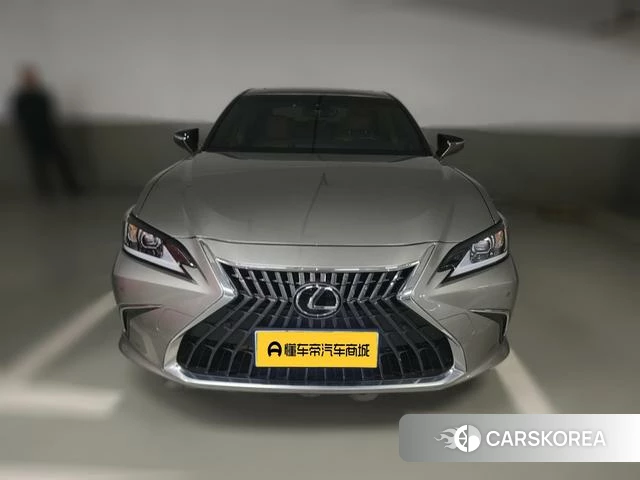 Lexus ES 2023 Серебристо-серый из Китая, фото 3