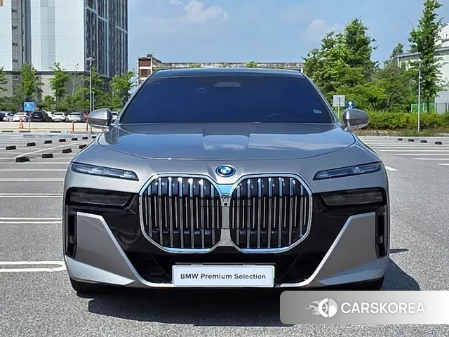 BMW 7 Series (G70) id 2888912 из Кореи 13