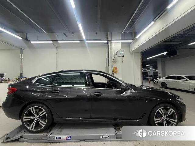 BMW 6 Series GT (G32) 2023 Черный двухцветный из Кореи, фото 3