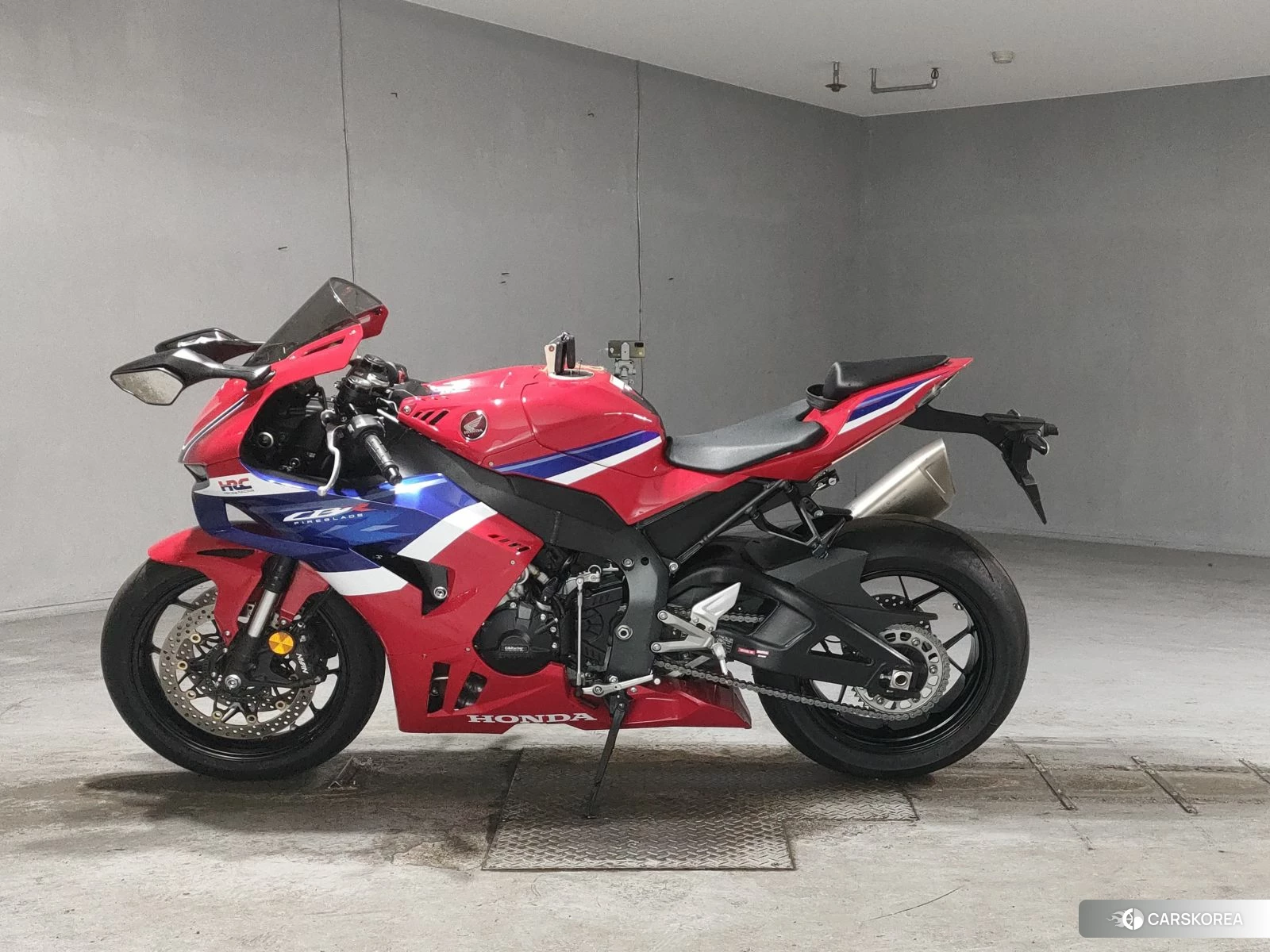 Проданный Honda CBR1000RR-R FIREBLADE id 4200393 из Японии, фото 3