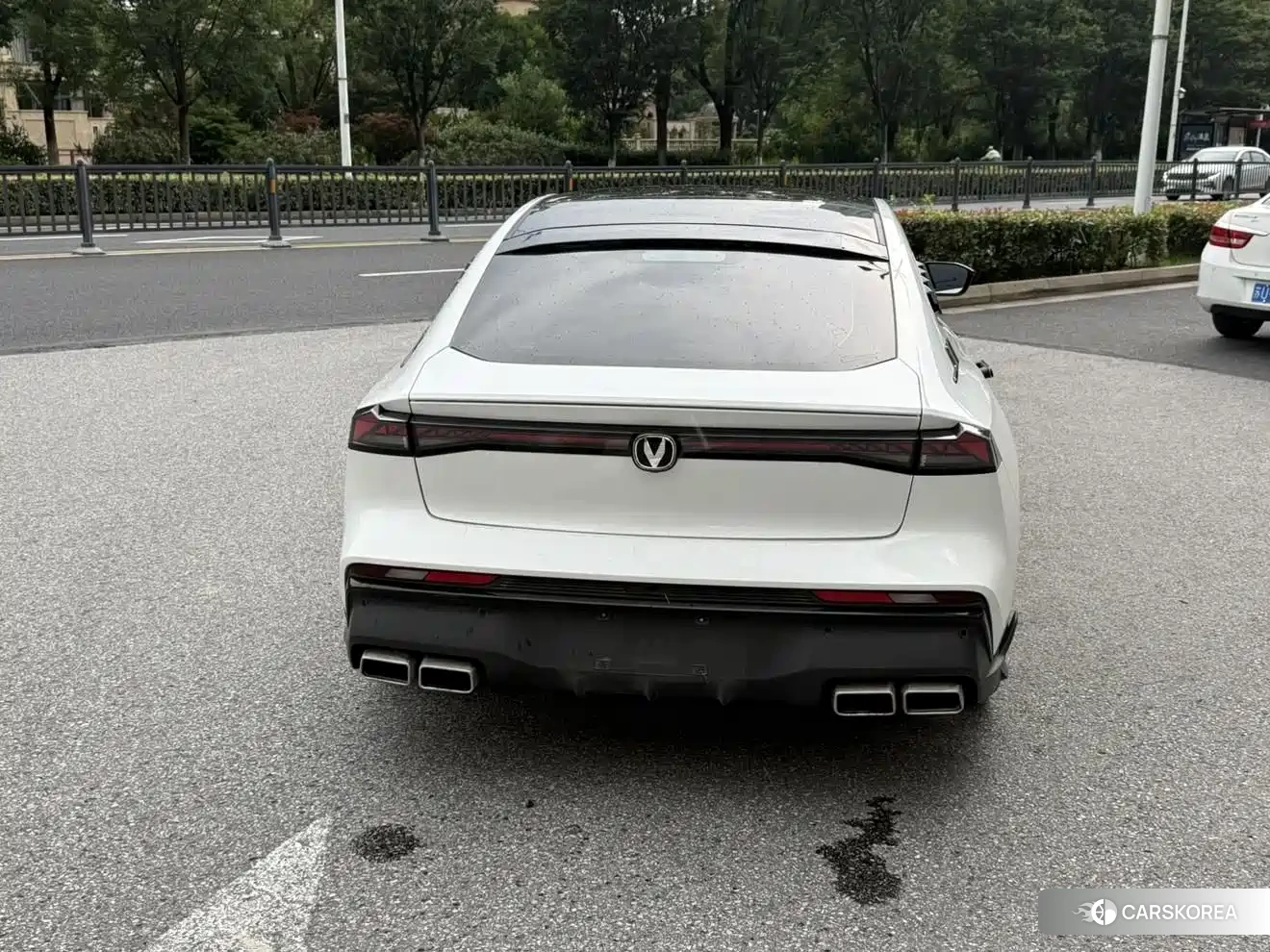 Chang'an Changan UNI-V 2024 Белый из Китая, фото 3