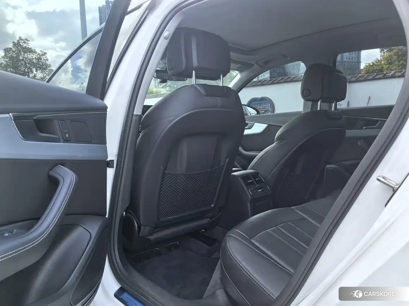 Audi A4L id 4680723 из Китая 9