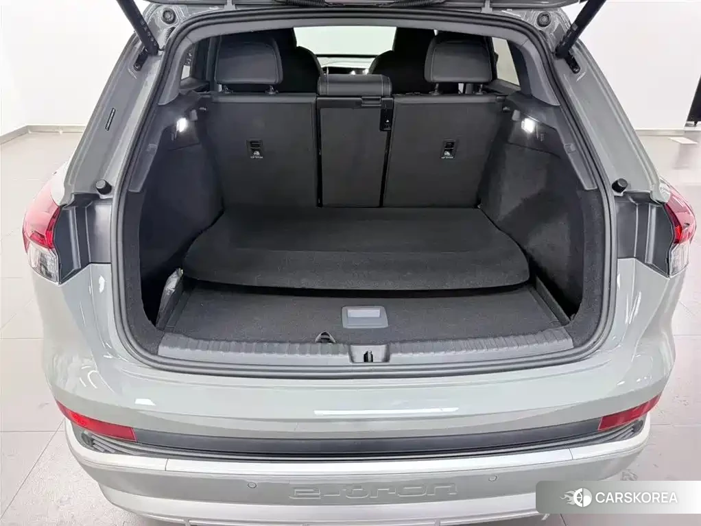 Audi Q4 e-tron 2023 Silver/gray из Китая, фото 3