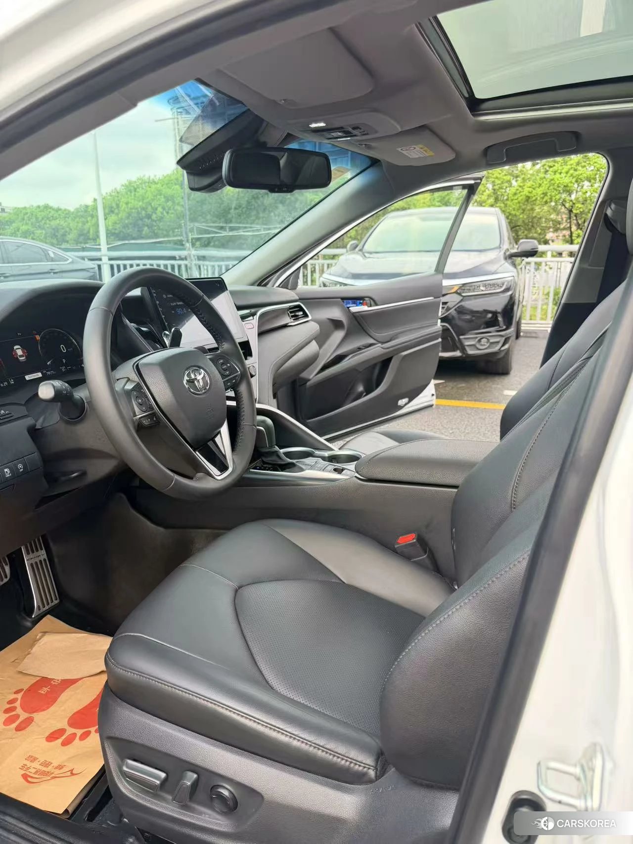 Toyota Camry 2022 Белый из Китая, фото 3