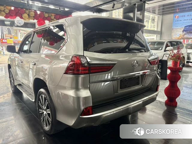 Lexus LX 2022 Серебристо-серый из Китая, фото 3
