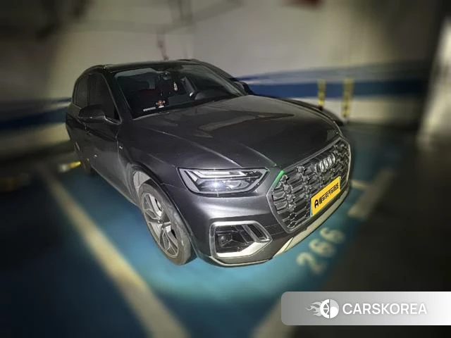 Audi Q5L 2023 Темно-серый из Китая, фото 3