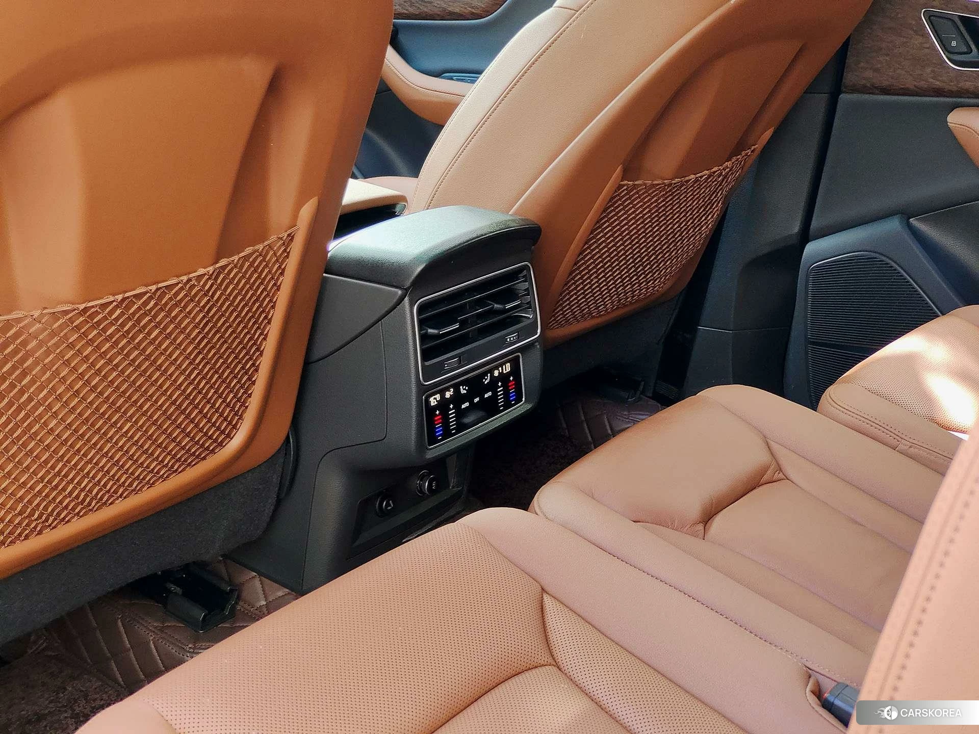 Audi Q7 2022 Черный из Китая, фото 4