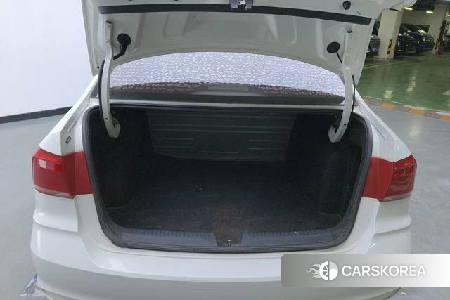 Volkswagen Santana id 4212384 из Китая 10