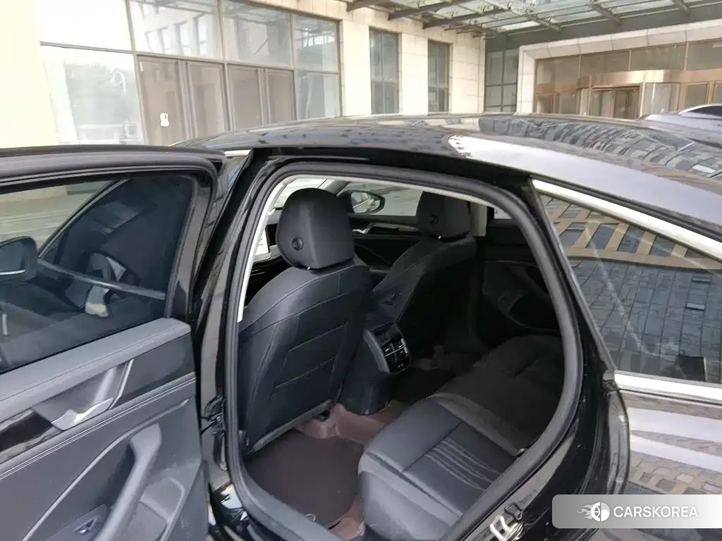 Volkswagen Magotan 2026 Черный из Китая, фото 3