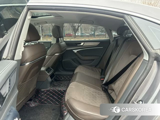 Audi A7L 2024 Серебристо-серый из Китая, фото 3