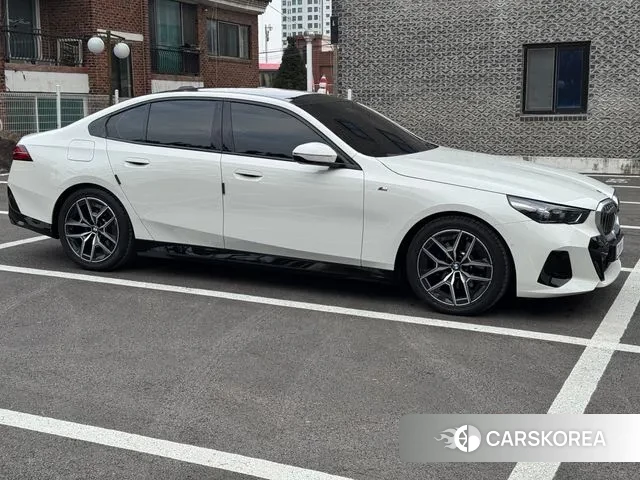 BMW 5 Series (G60) id 3522865 из Кореи 13