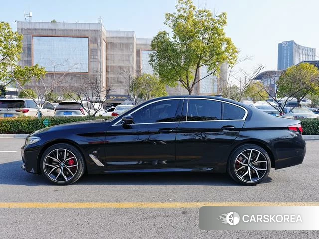 BMW 5 series (imported) 2022 Черный из Китая, фото 3