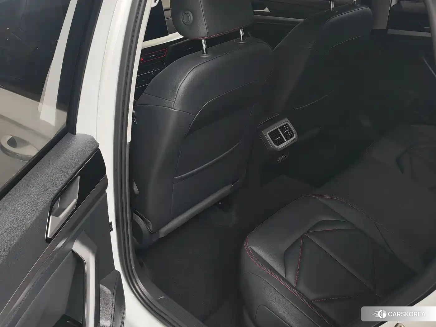 Volkswagen Lavida 2024 Белый из Китая, фото 3