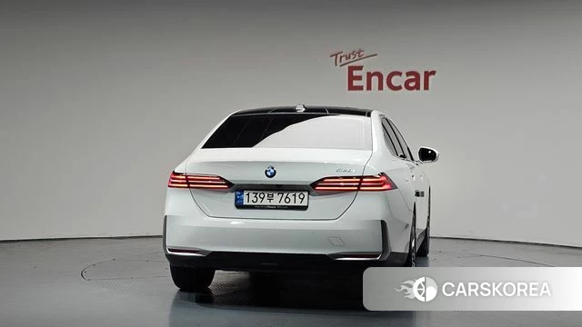 BMW 5 Series (G60) id 4533686 из Кореи 23