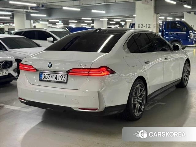 BMW 5 Series (G60) 2025 Черный из Кореи, фото 3