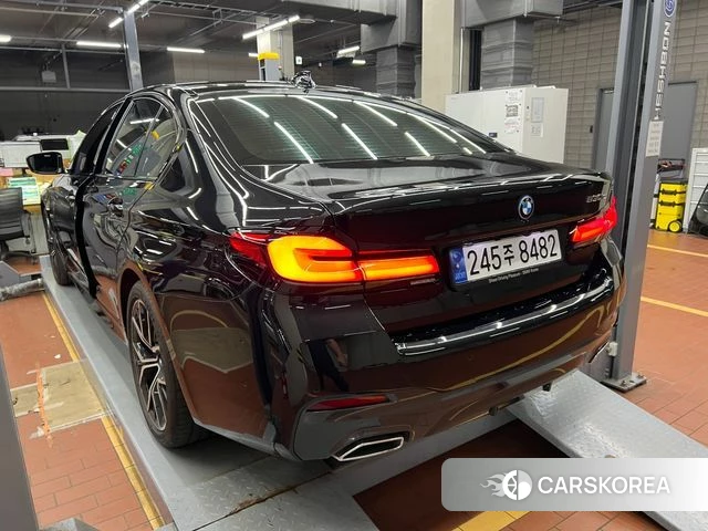 BMW 5 Series (G30) 2023 Черный из Кореи, фото 3
