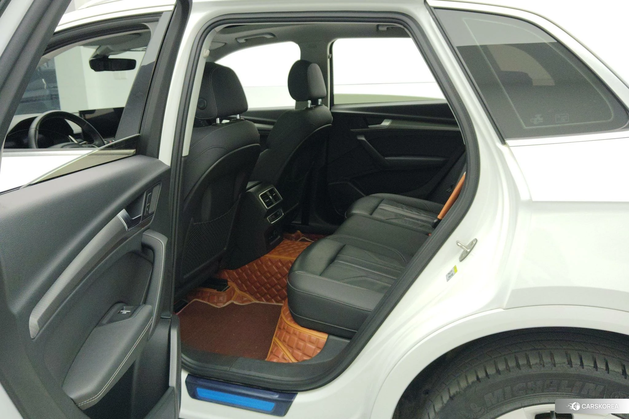 Audi Q5L id 4437865 из Китая 10