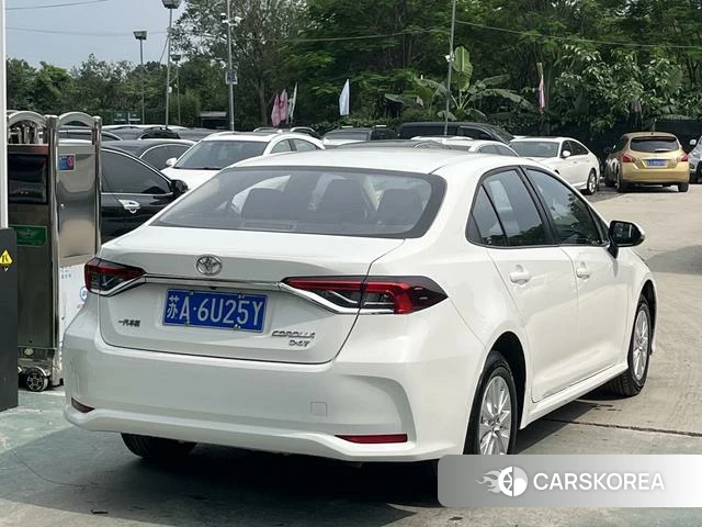 Toyota Corolla 2023 Белый из Китая, фото 3