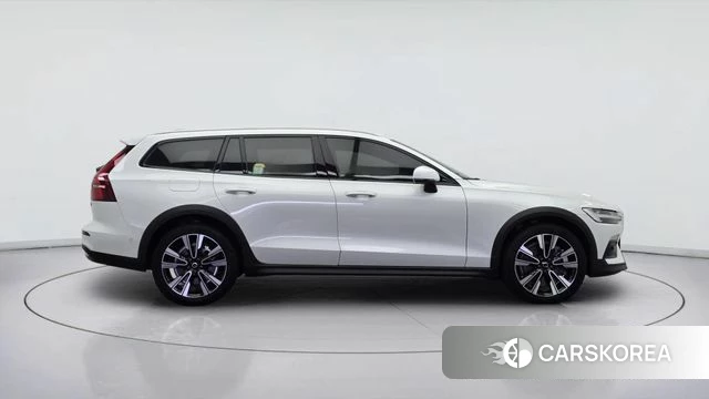 Volvo V60 Cross-Country 2nd Generation id 4016800 из Кореи 13