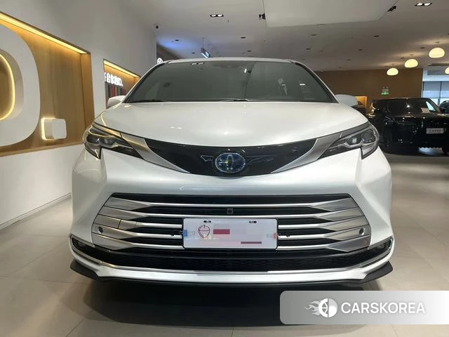 Toyota Saina 2023 Белый из Китая, фото 4