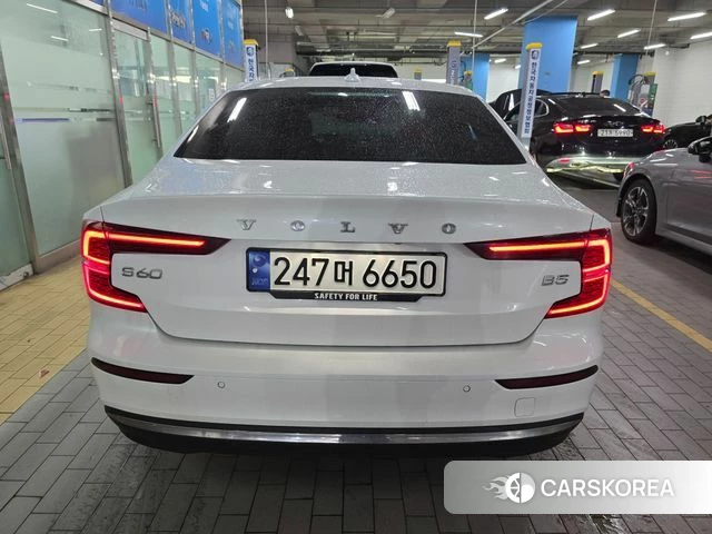 Volvo S60 3rd generation 2023 Белый из Кореи, фото 3