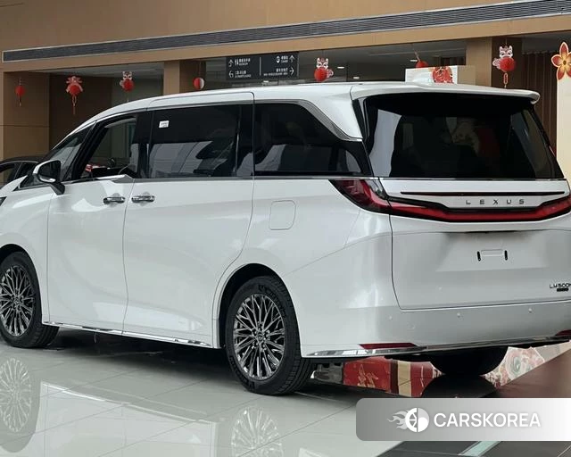Lexus LM id 4275883 из Китая 10