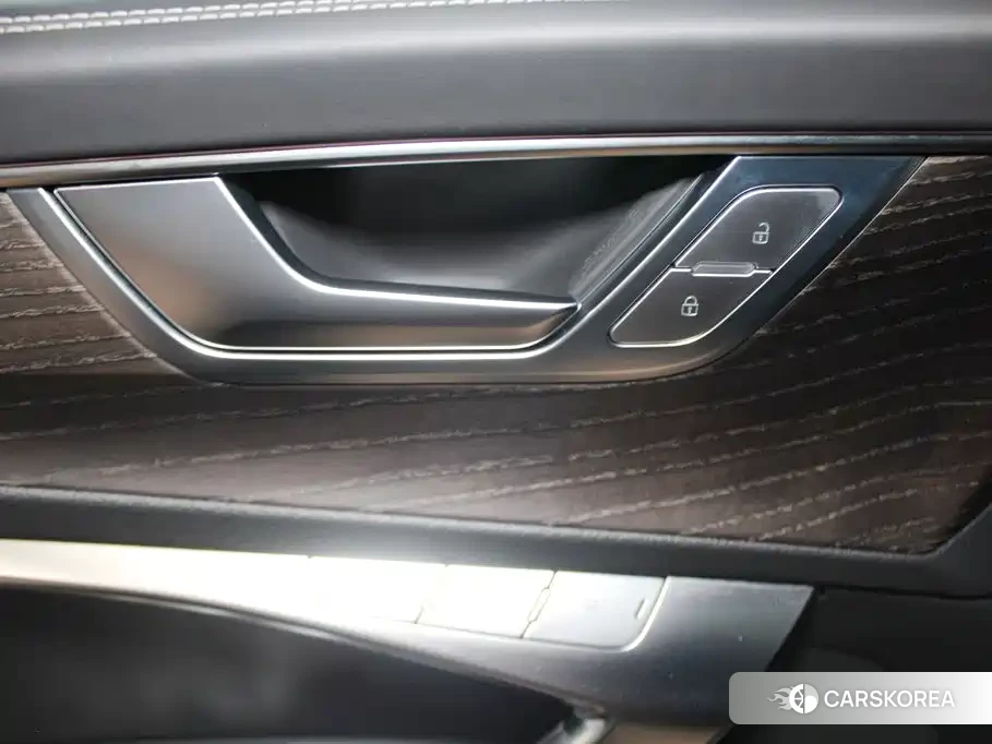 Audi A6L id 4644587 из Китая 8