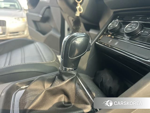 Volkswagen Touran L id 4209122 из Китая 10