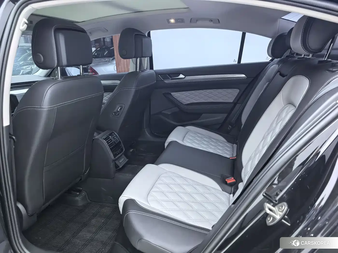 Volkswagen Magotan 2025 Черный из Китая, фото 3