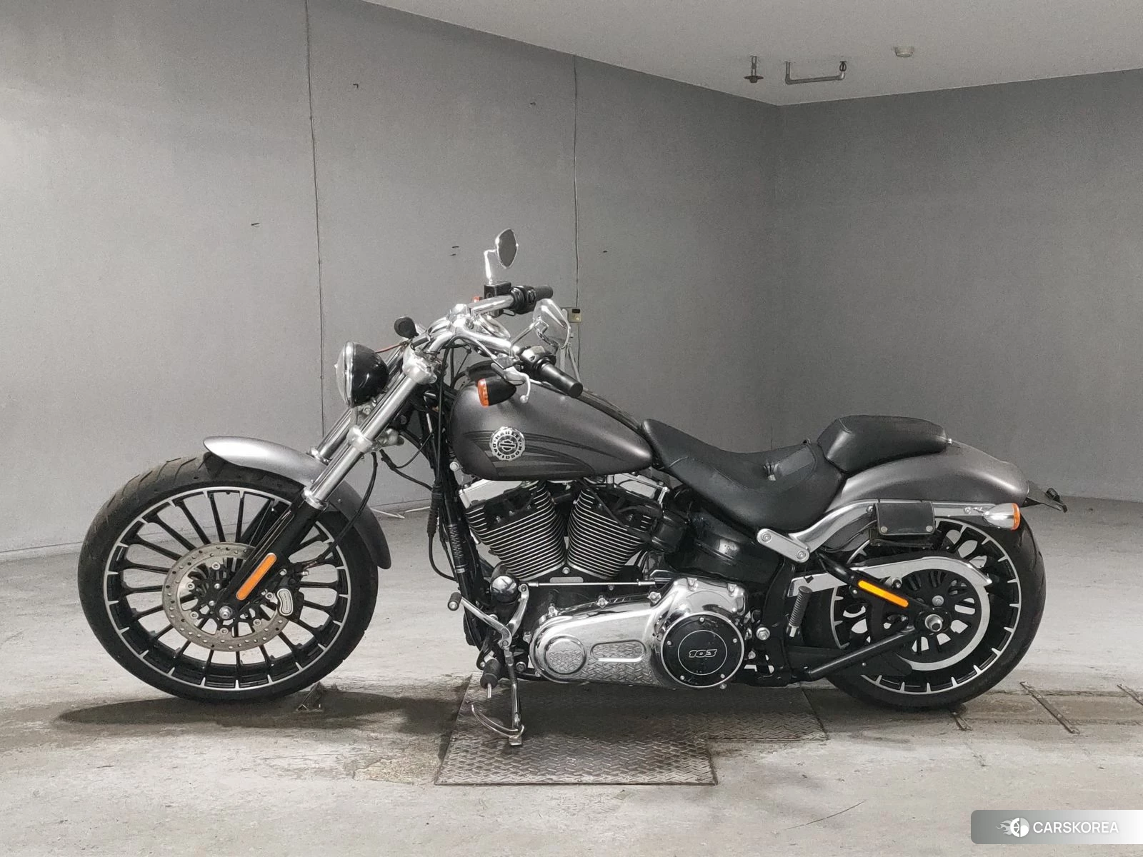 Проданный Harley-Davidson Softail Breakout FXSB1690 2017 из Японии, фото 3