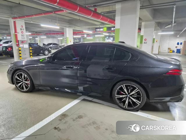 BMW 5 Series (G60) 2025 Черный из Кореи, фото 3