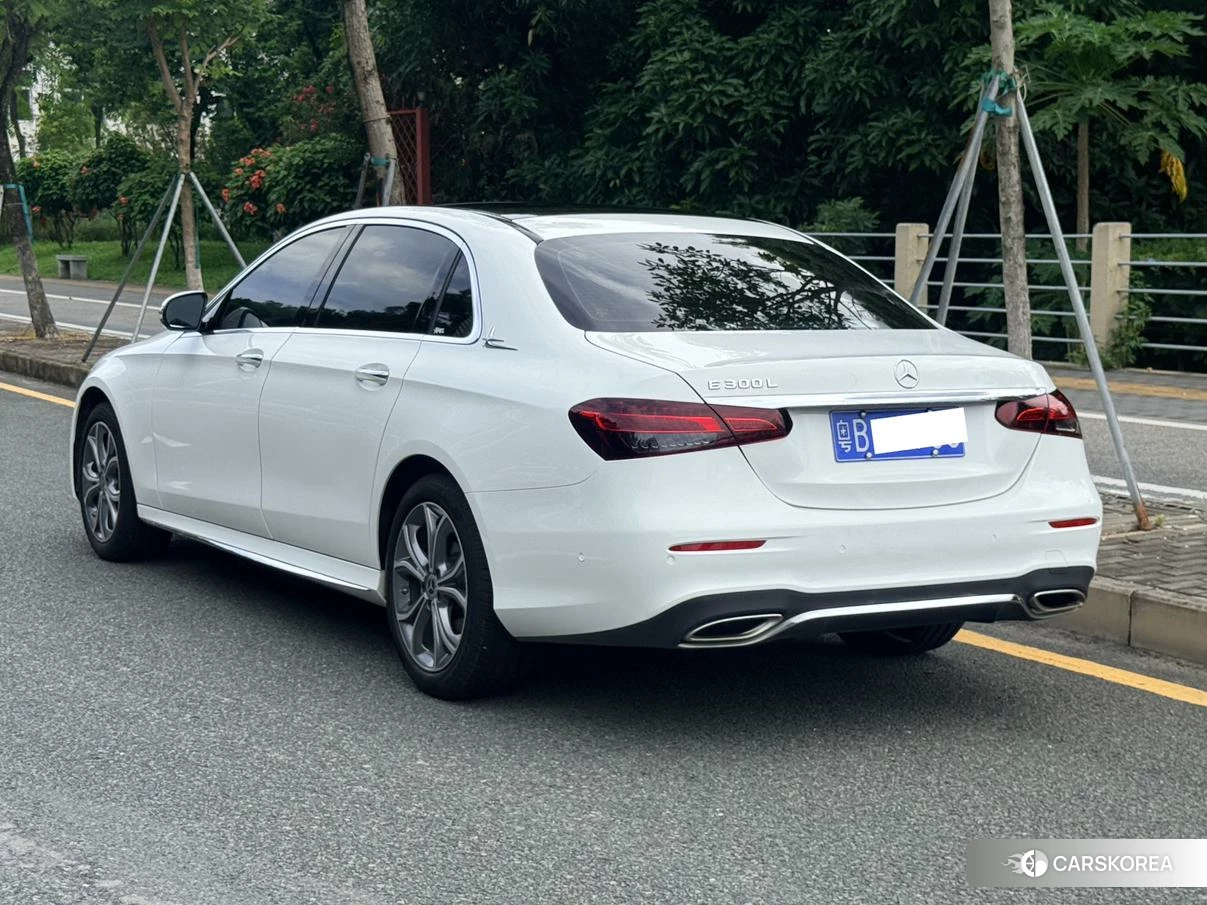 Mercedes-Benz E-Class 2022 Белый из Китая, фото 3