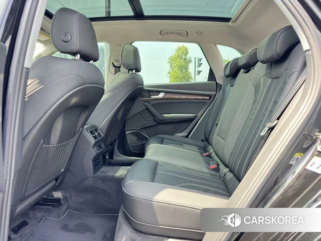 Audi Q5L 2021 Черный из Китая, фото 4