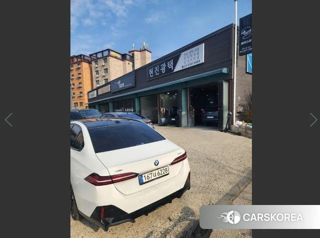 BMW 5 Series (G60) 2023 Белый из Кореи, фото 3