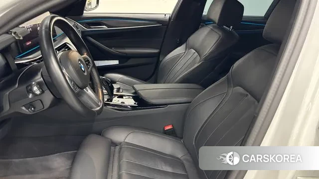 BMW 5 Series (G30) 2023 Белый из Кореи, фото 3