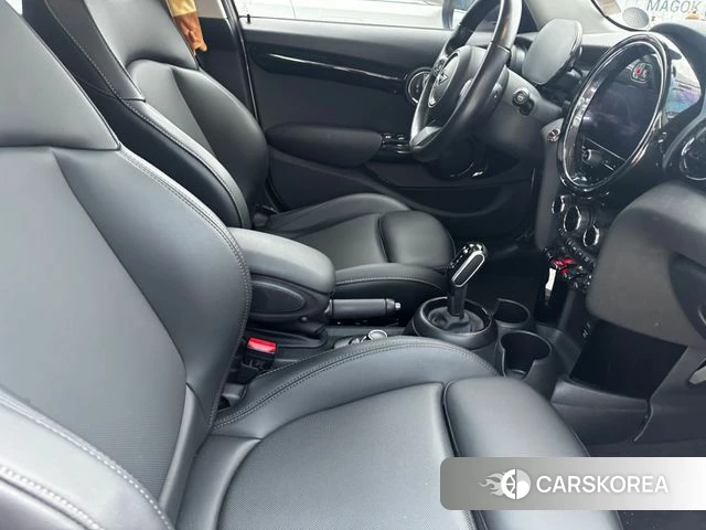 Mini Cooper 2021 Белый из Кореи, фото 3