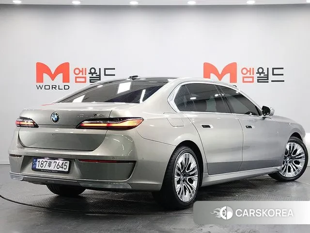 BMW 7 Series (G70) 2023 Серый из Кореи, фото 6