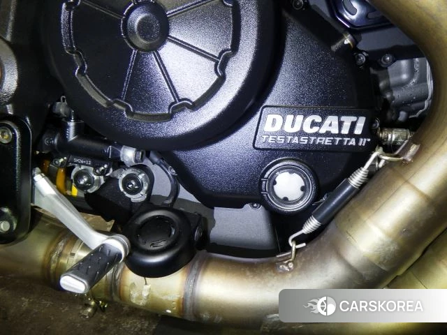 Engine photo