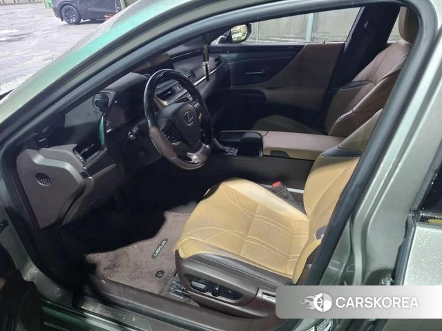 Lexus ES300h 7th generation 2020 Серебристо-серый из Кореи, фото 3