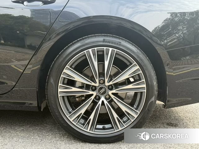 Audi A6L id 4260436 из Китая 16
