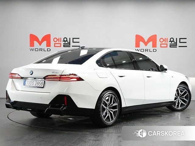 BMW 5 Series (G60) id 4279592 из Кореи 13