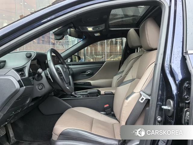 Lexus ES id 4209815 из Китая 10