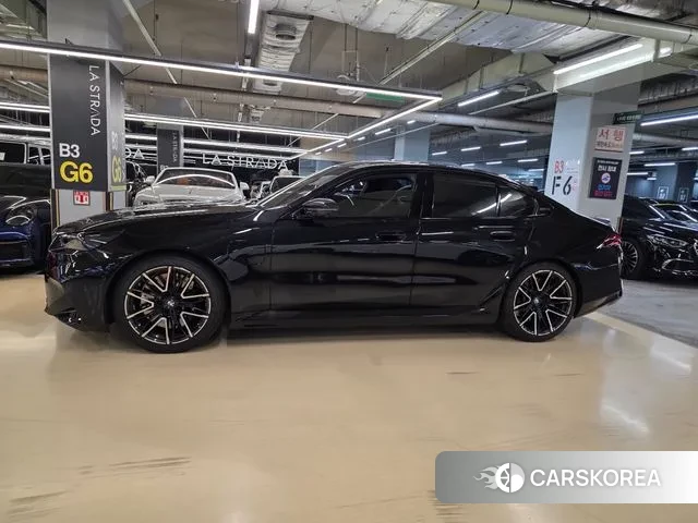 BMW M5 (G90) 2025 Черный из Кореи, фото 4