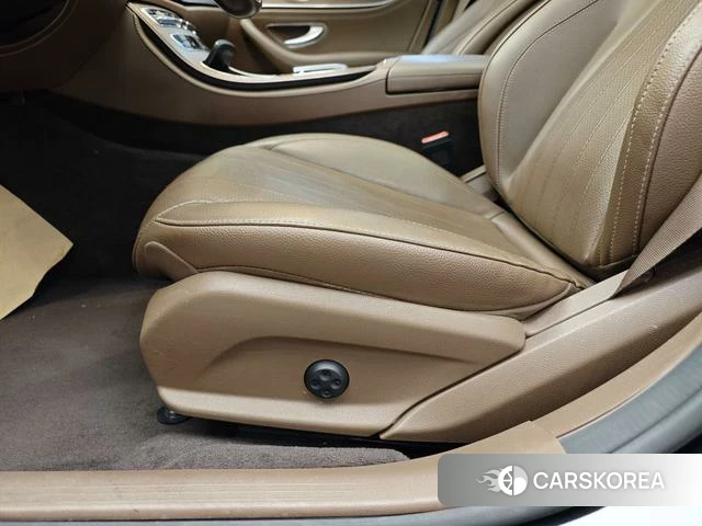 Mercedes-Benz E-class id 4277166 из Китая 23