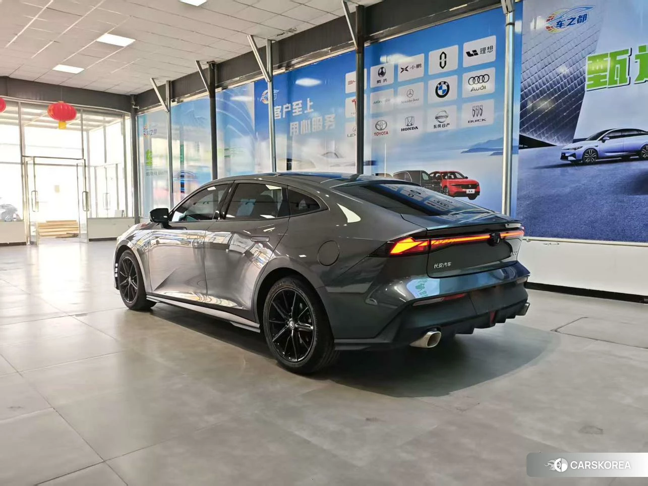 Chang'an UNI-V 2023 Темно-серый из Китая, фото 3