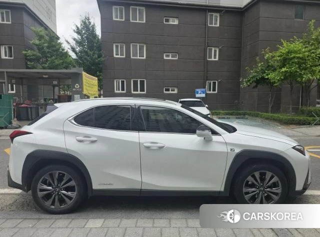 Lexus UX250h 2021 Белый из Кореи, фото 3
