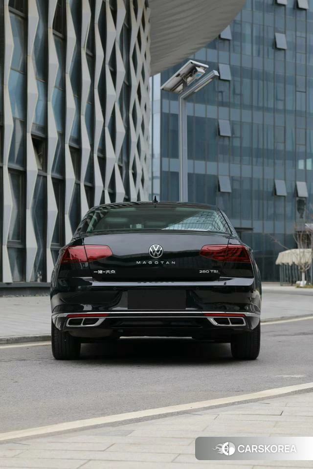 Volkswagen Magotan 2025 Черный из Китая, фото 3